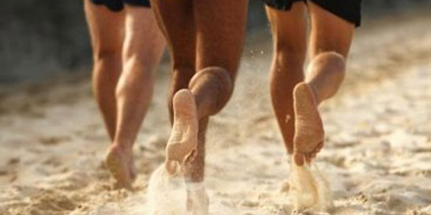 correr descalzo